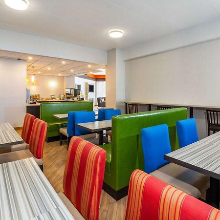 Comfort Inn & Suites Barrie Zewnętrze zdjęcie