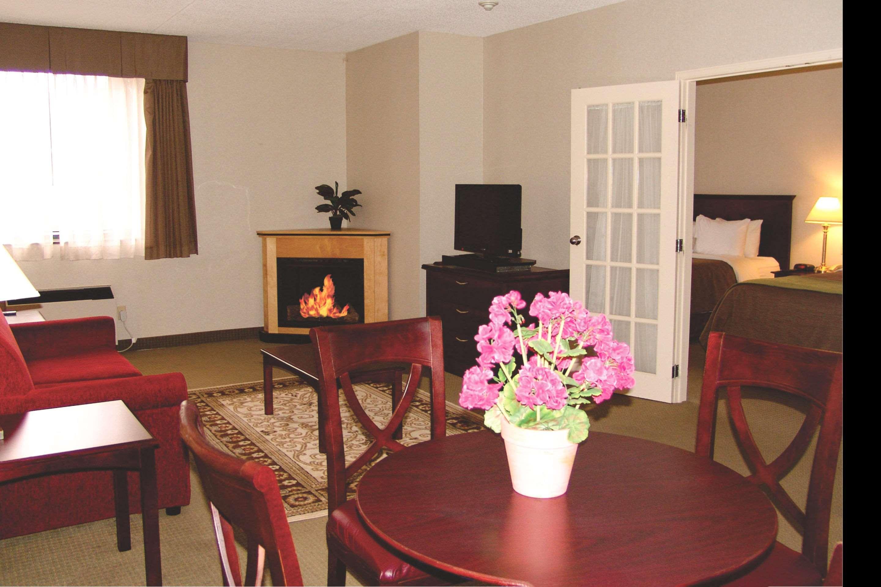 Comfort Inn & Suites Barrie Zewnętrze zdjęcie