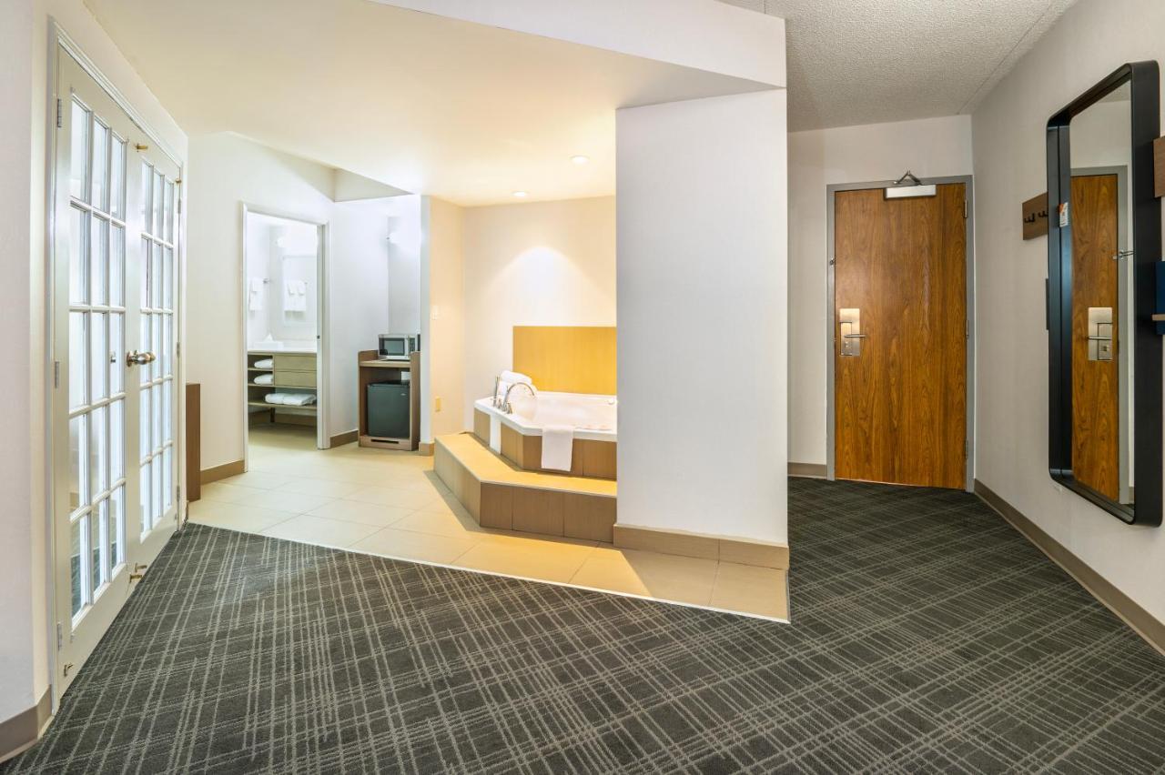 Comfort Inn & Suites Barrie Zewnętrze zdjęcie