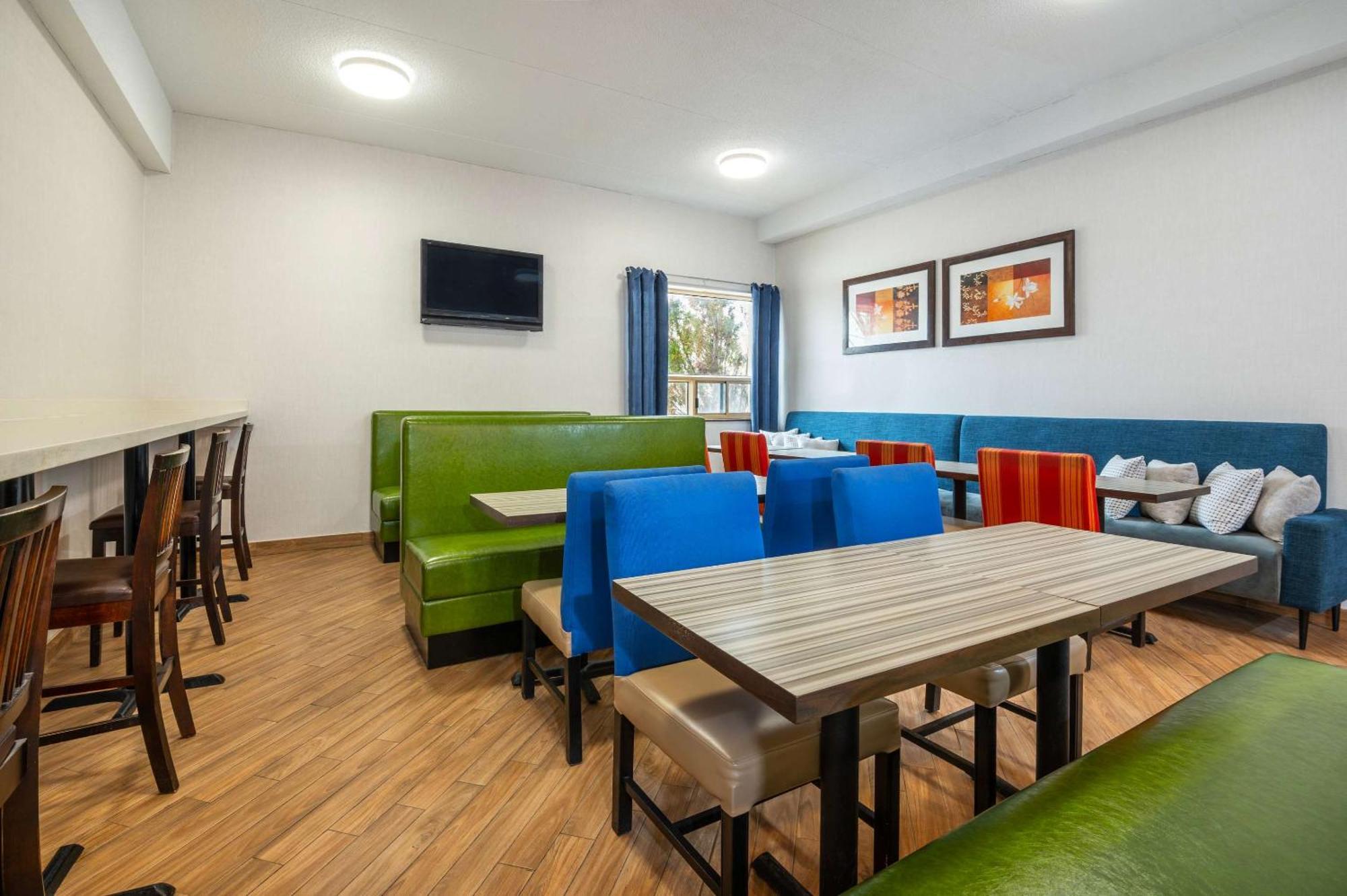 Comfort Inn & Suites Barrie Zewnętrze zdjęcie