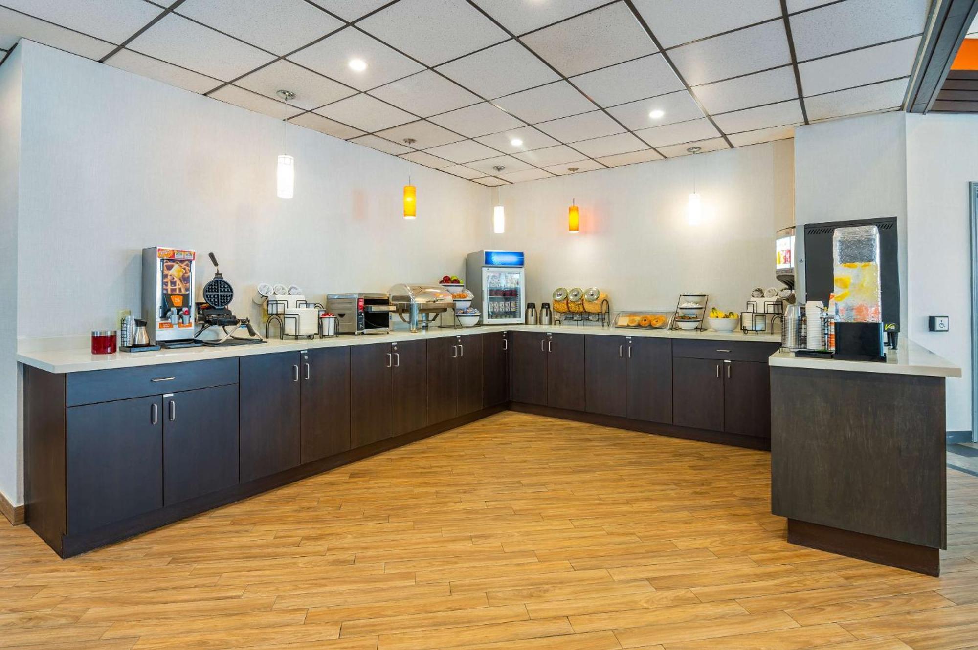 Comfort Inn & Suites Barrie Zewnętrze zdjęcie