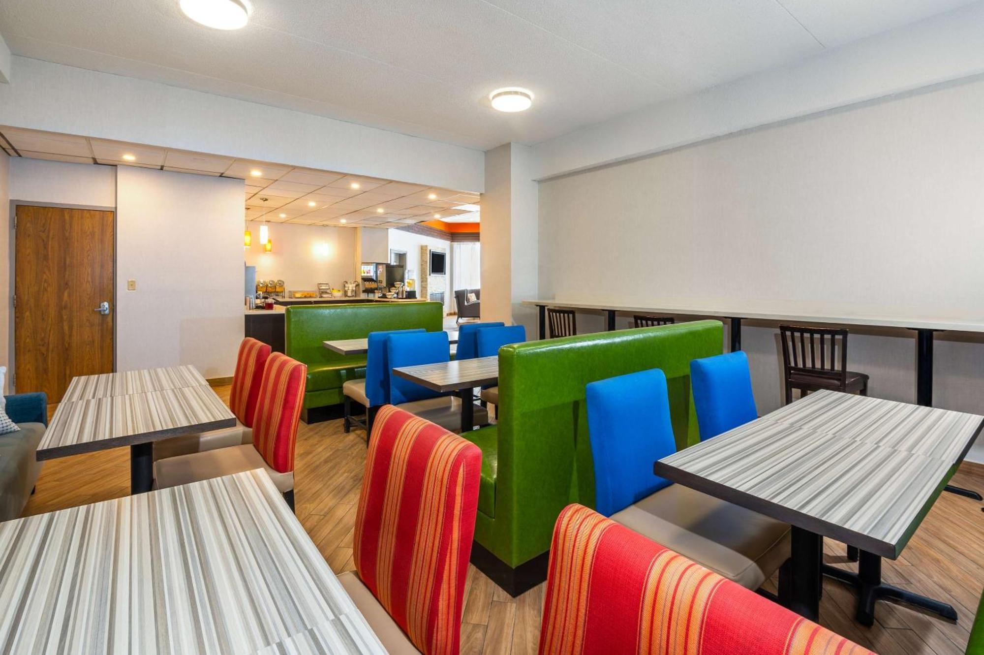 Comfort Inn & Suites Barrie Zewnętrze zdjęcie