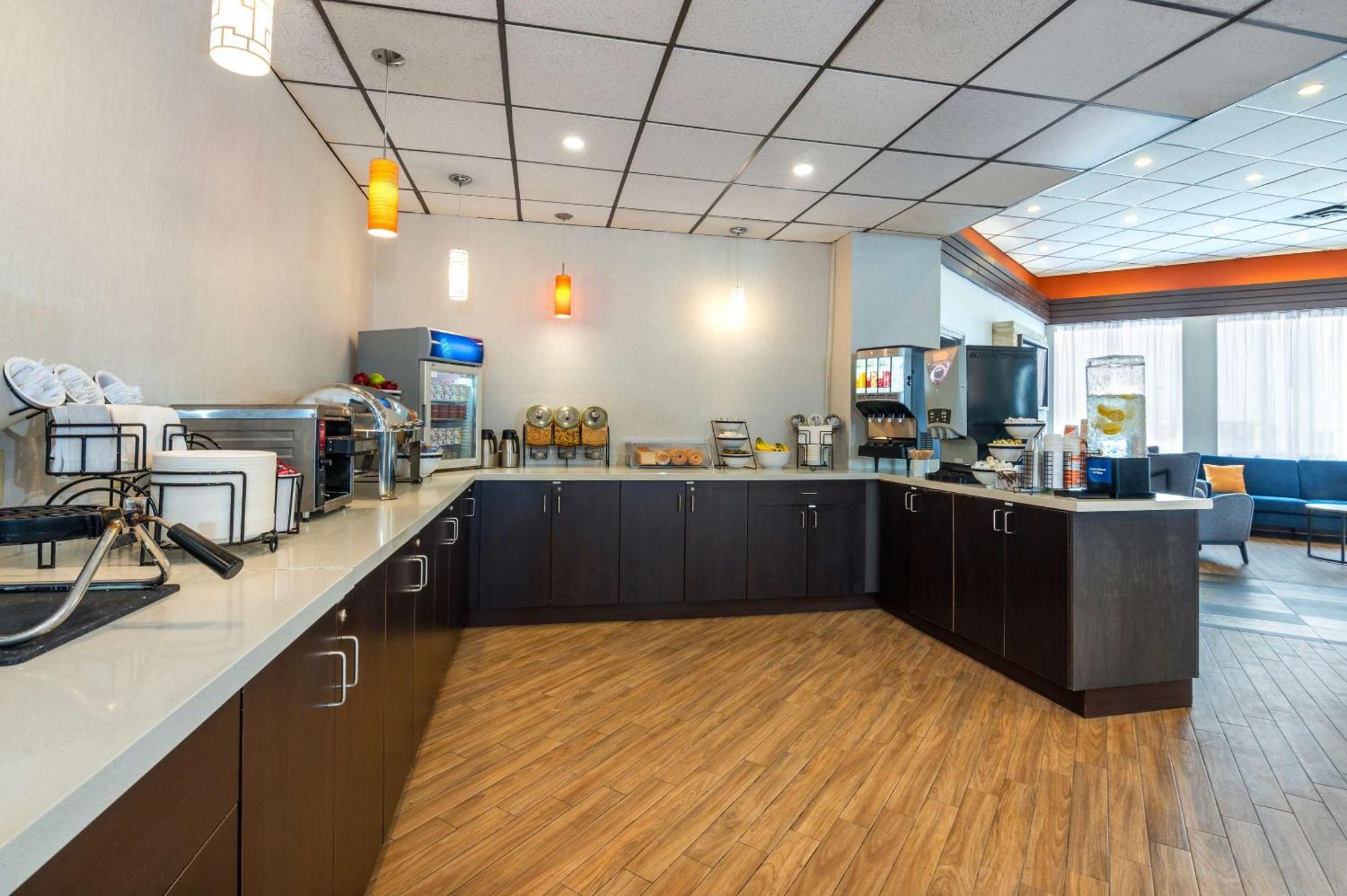 Comfort Inn & Suites Barrie Zewnętrze zdjęcie