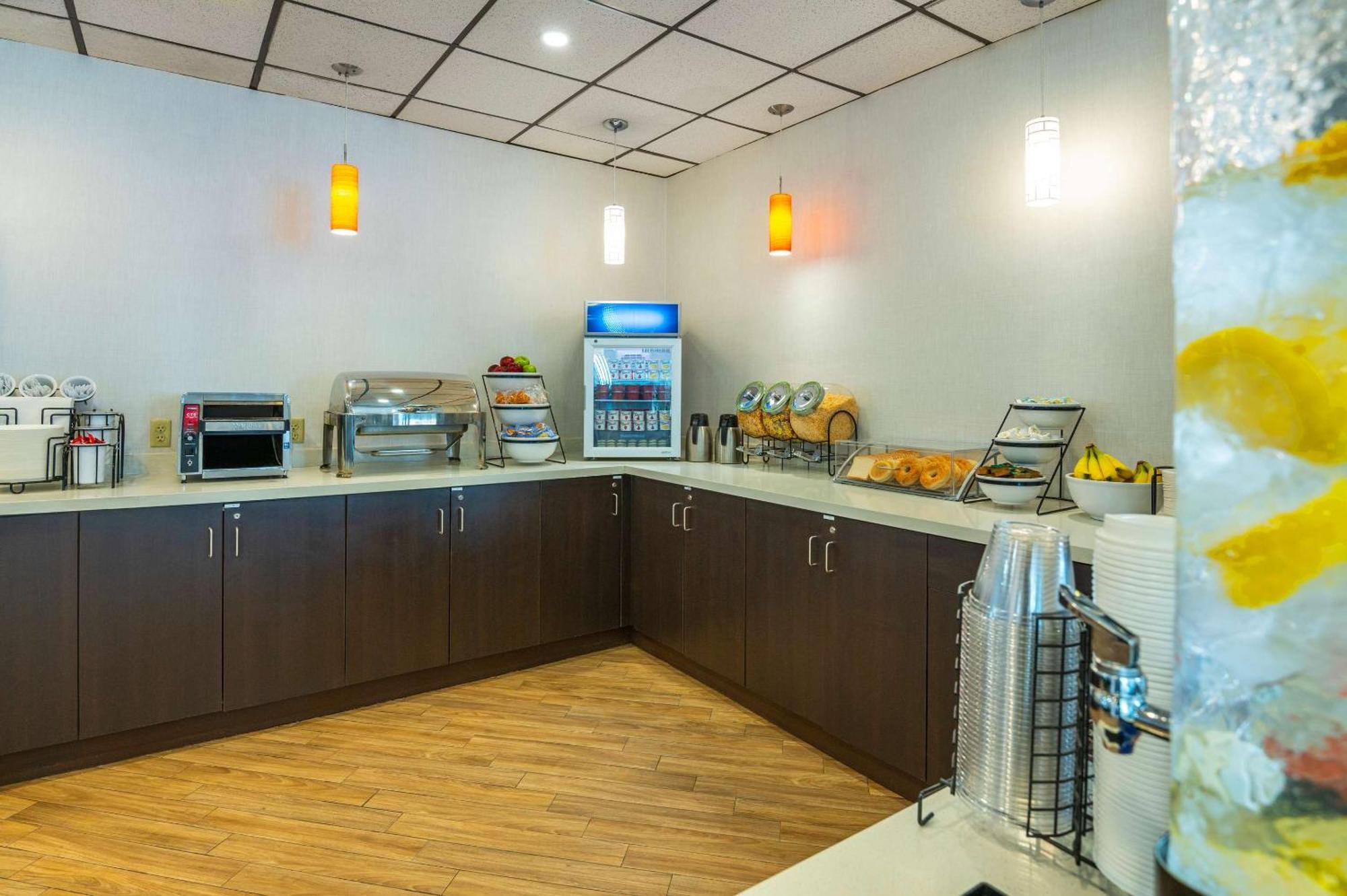 Comfort Inn & Suites Barrie Zewnętrze zdjęcie